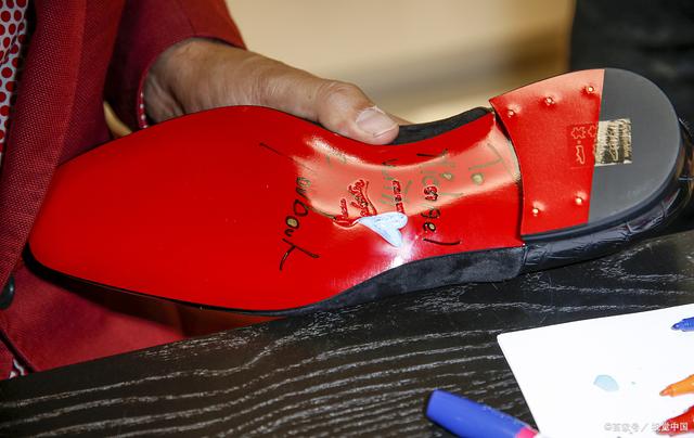红鞋底商标有望在中国获得注册