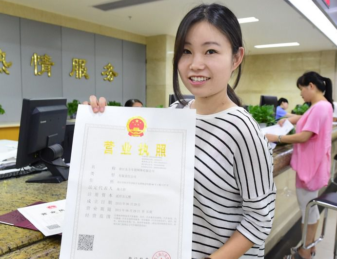上海个体户每年有什么费用（2021上海个体户每月3万还是10万）